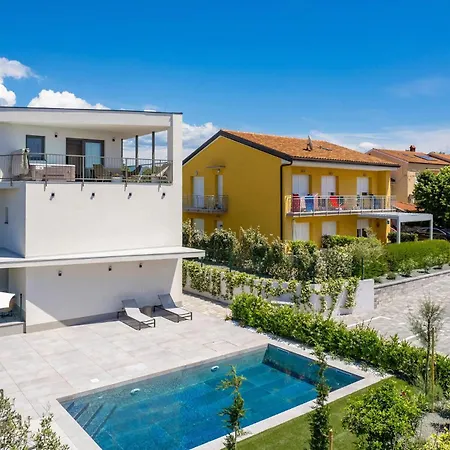 Apartment Beach Front Apartment In Omisalj *