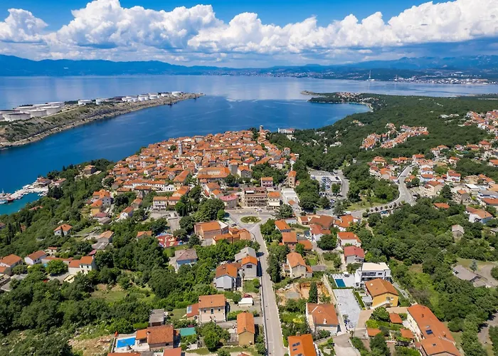 Lägenhet Amazing Apartment In Omisalj Omišalj