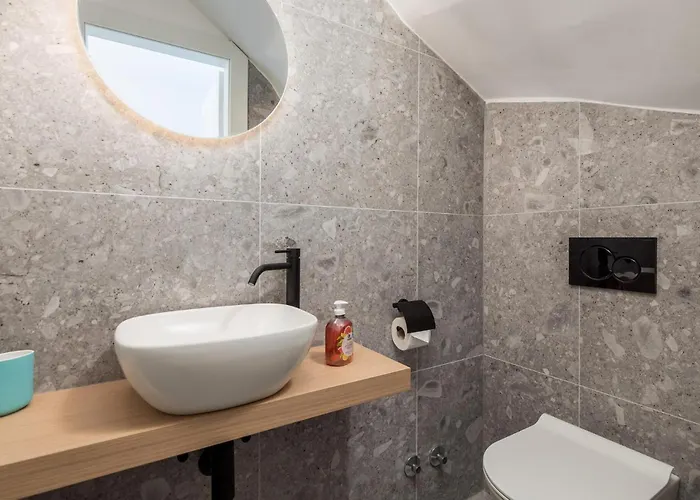 Amazing Apartment In Omisalj