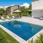 Beach Front Apartment In Omisalj *