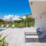 Beach Front Apartment In Omisalj Apartament *