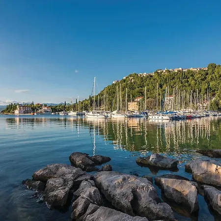 Beach Front Apartment In Omisalj * Omišalj