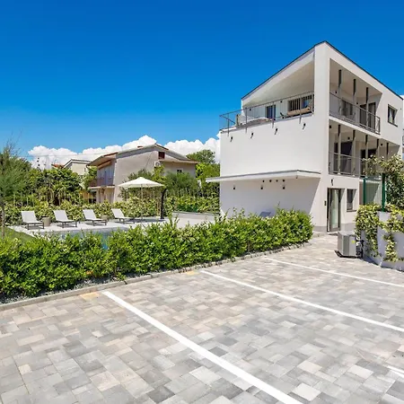 Beach Front Apartment In Omisalj *