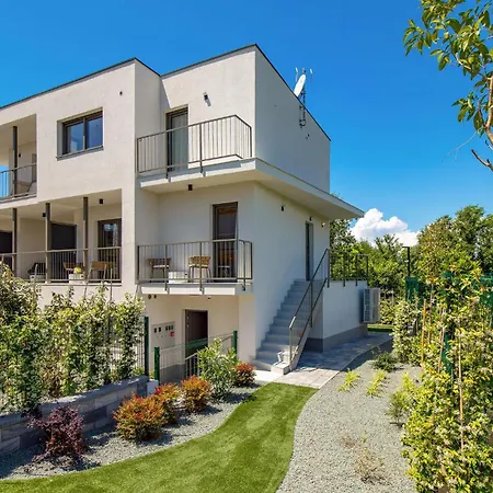 Nice Apartment In Omisalj Lejlighed *