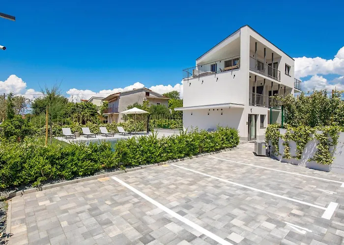 Amazing Apartment In Omisalj *