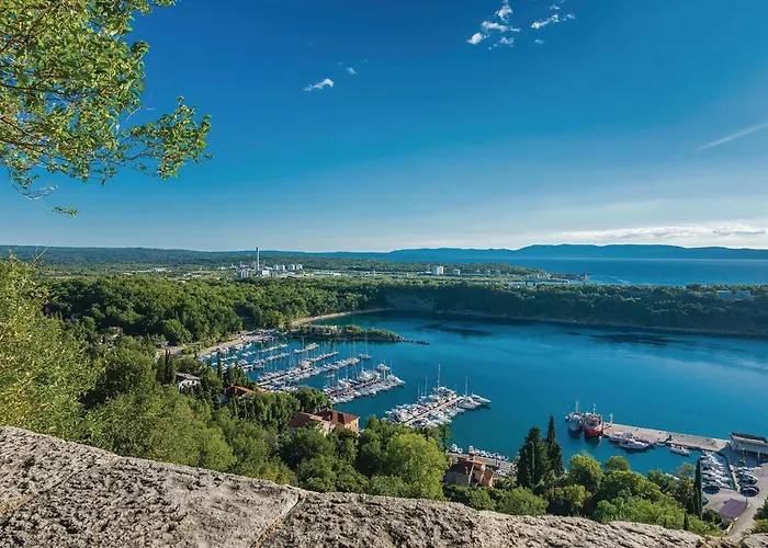 Amazing Apartment In Omisalj