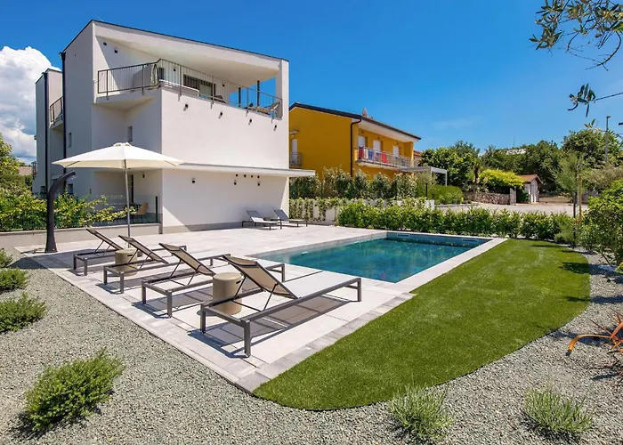 Amazing Apartment In Omisalj 아파트