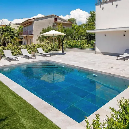 Amazing Apartment In Omisalj *