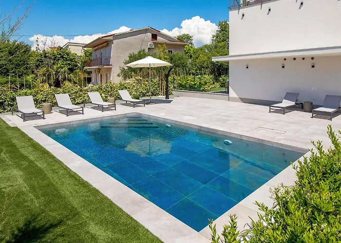 Amazing Apartment In Omisalj *